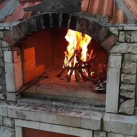 Mar *