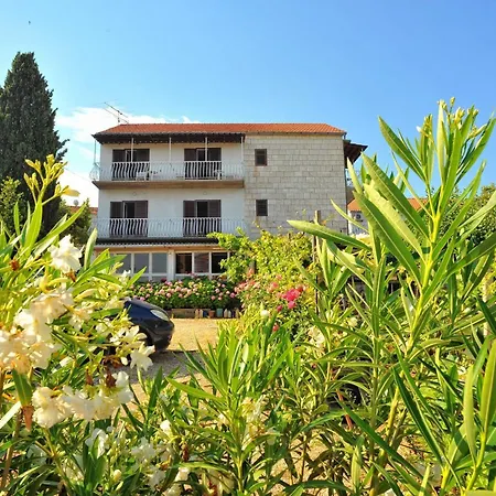 Apartments Mar Сутиван